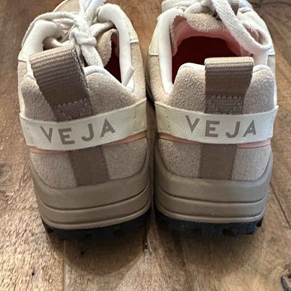 VEJA Venturi Suede Almond Swan - Picture 5 of 7